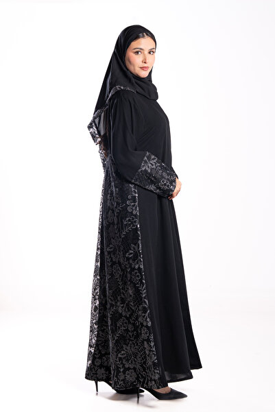 Hasnaa Abaya Waad abaya decorated with jacquard fabric