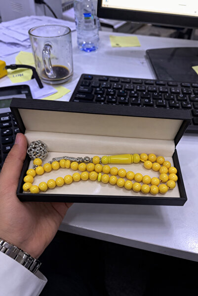 Generic A luxurious and elegant rosary with a stylish box – a sophisticated g...