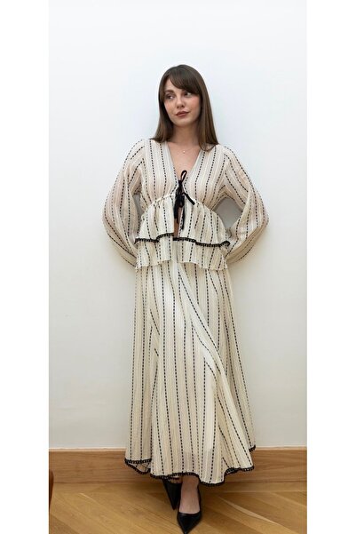 St boutique Krem Önden Bağlama Detaylı Nakışlı Bluz Etek Takım