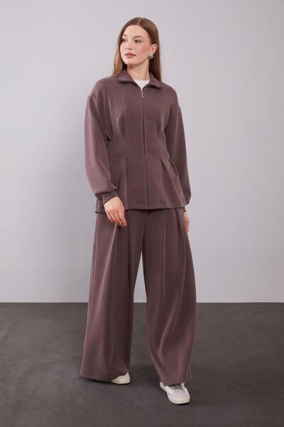 Levidor Brown Double Set with Pleated Detail at the Waist