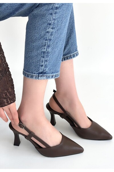 Kanonik Education هوست براون بشرة حذاء بكعب