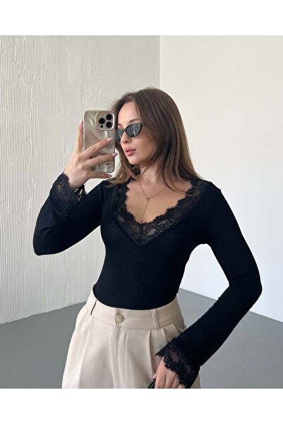 FERZOLAİO Lace Detailed V-Neck Black Bodysuit