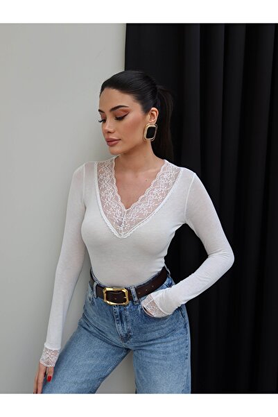 ESRAHELVACI V-Neck Lace Blouse