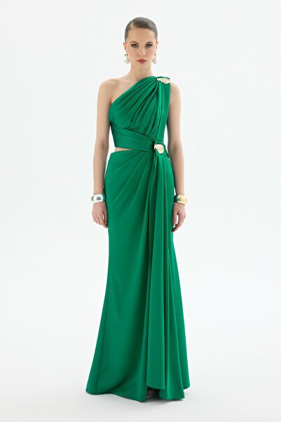 Carmen Zümrüt Tek Kol Aksesuarlı Saten Abiye Elbise