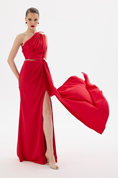 Carmen Kırmızı Tek Kol Aksesuarlı Saten Abiye Elbise