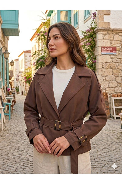 QUBERZ سترة قصيرة نسائية بأزرار على الجهتين بياقة عند الخصر مكونة من حزام قطع...