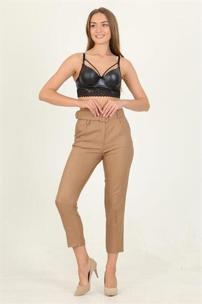 Dipmoda pantaloni de damă din țesătură camel cu buzunare detaliu la curea DPQ...