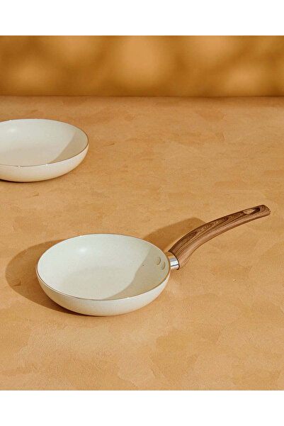 REDTAG مقلاة ألومنيوم غير لاصقة باللون البيج (18 سم)