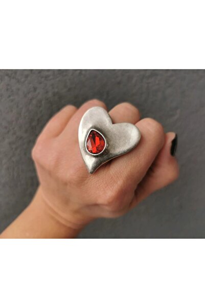 KAEVjewelry Heart-shaped statement ring, made of silver-plated zamak and red ...