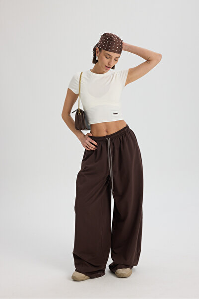 MAI STUDIOS CO. طقم بدلة رياضية سكارليت براون بقصة قصيرة