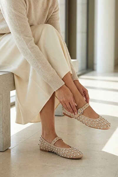 Stilbagshoes ميستي تاش ديتايلد ديتايلد للنساء B حذاء مسطح بيج