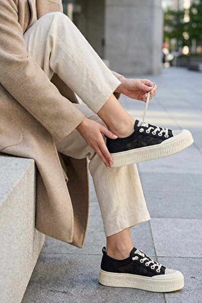 Guja حذاء رياضي نسائي من سيدونا مستورد من السلسلة الخاصة بتفاصيل حجرية باللون...