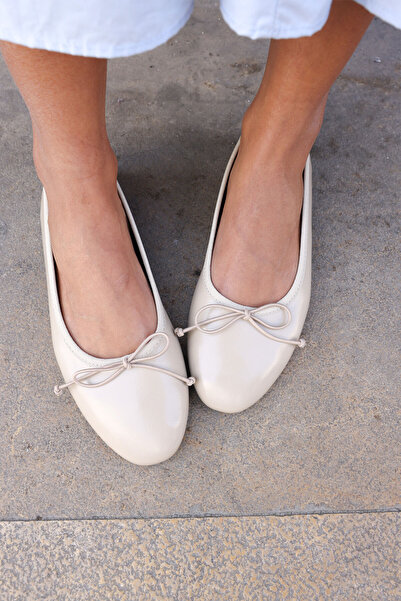 LUTVELIZADE Babet 2609 - Минималистични бежови дамски бабети с панделка