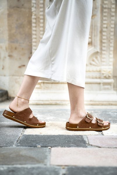 CAPRİ MODA Women's Double Buckled Gold Detailed Comfortable Casual Summer Shoes Slipper