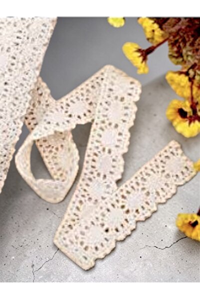 Armada 1 metar krem kopanaki Pamuk Čipka (širina: 2 cm)