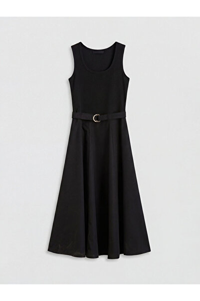 LC Waikiki Φόρεμα με μαύρη ζώνη και εφαρμογή στη μέση από την GÜLİS GİYİM