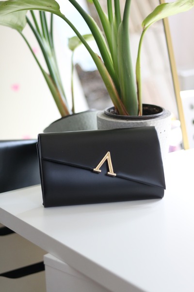 Moom Bag Women's Black V-Accessories Chain Shoulder Bag