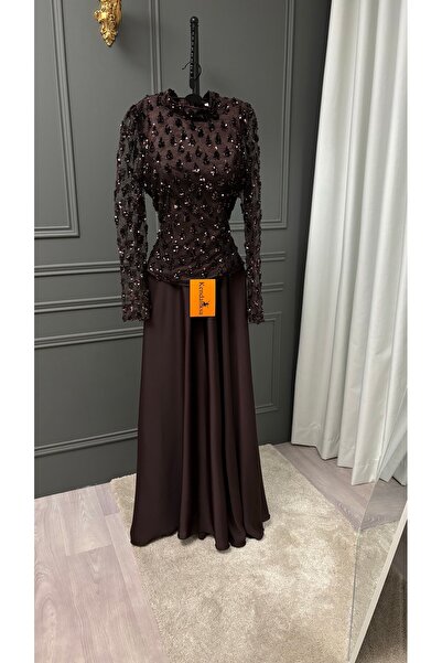 Kendallksa Luxury chocolate with a lace texture and troika