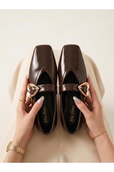 afra shoes لندن جولد هارت تفاصيل إبزيم كوت بورن للنساء حذاء مسطح