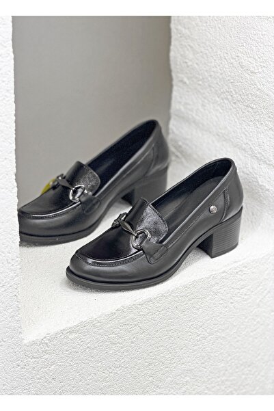 Mammamia D26YA-3395 TOKA DETAYLI HAKİKİ DERİ ORTOPEDİK 6CM KALIN TOPUKLU AYAK...