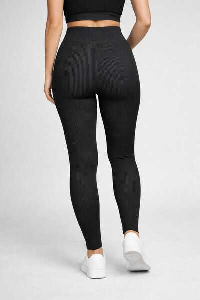 Moonrise Socks سروال رياضي ضيق قماش مجدّل أسود يبرز انحناءات الجسم مريح