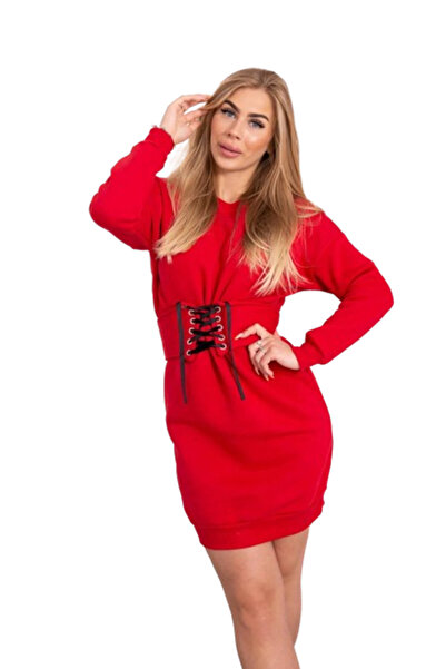 Kesi Rochie roșie izolată cu curea decorativă