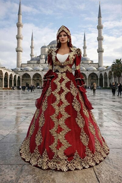 ZK ZÜMRÜT KAFTAN Bordo Kadife Altın İşlemeli Bindallı Kaftan Takımı – Taç, Ke...