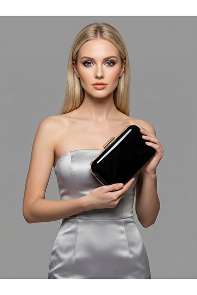 Biçanta Μαύρο Χρώμα Πολυτελές λουστρίνι με ασημί λεπτομέρεια και λουράκι αλυσ...