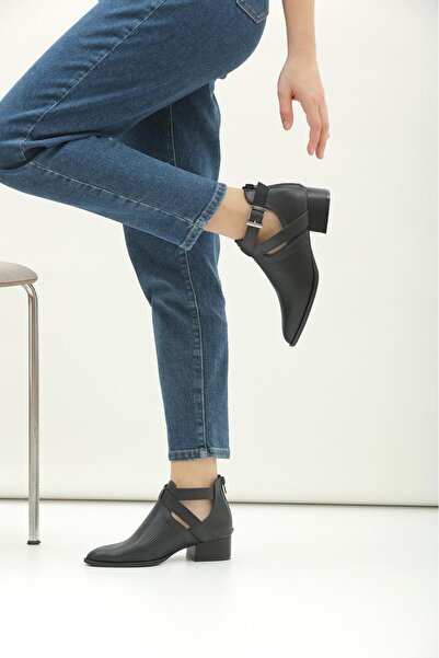 Bej Ayakkabı Riva Lazer Desenli Arkadan Fermuarlı Ve Tokalı Bootie