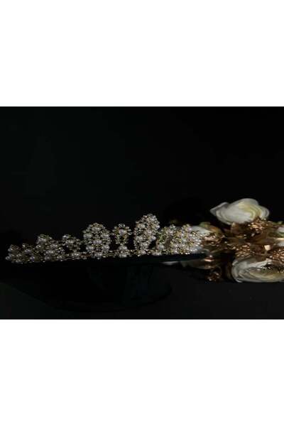 Yarn World تاج كريستال بتصميم ملكي