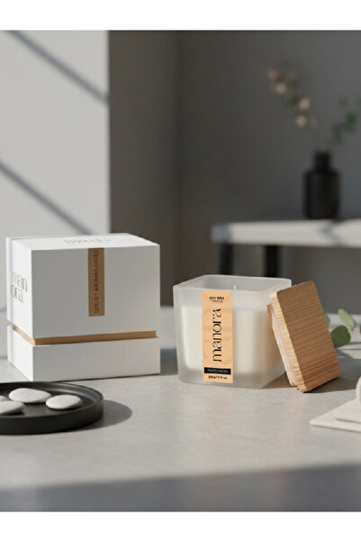 Manora White Musk scented soy wax candle