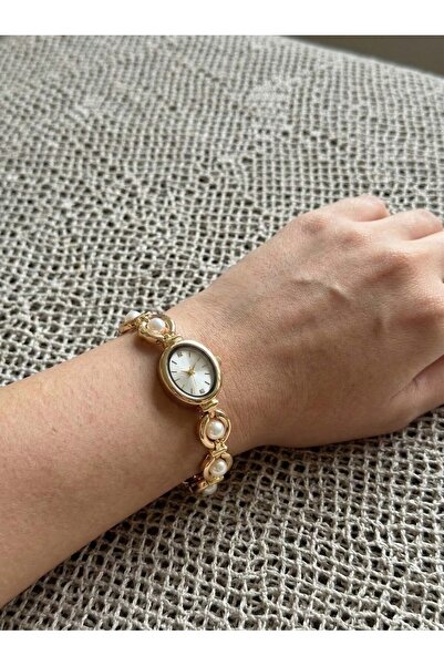 GAMBU Altın Renk İnci Detaylı Oval Kadran Kadın Kol Saati