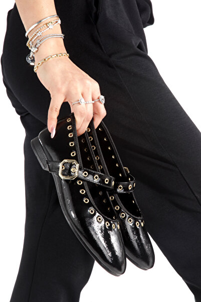 LUVETTO Cască de protecție neagră din piele lacuită încrețită, cu nituri, vâr...