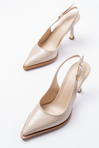 simplicity Μπεζ λουστρίνι με μυτερή μύτη, χοντρή σόλα, ανοιχτή πλάτη και χρυσ...