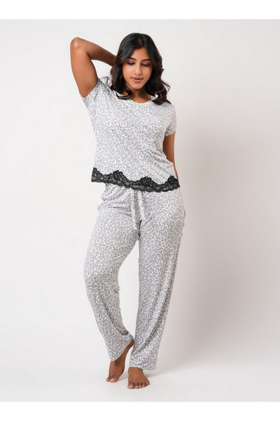 Aadaraya Pyjama Set T-shirt & Trousers