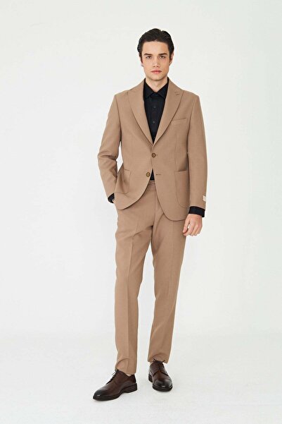 White Stone بدلة كلاسيكية حديثة من القماش السادة باللون البيج الداكن قصة ضيقة