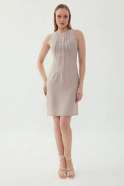 Vitrin Front Pleated Zero Sleeve Dress