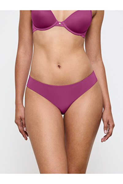 Triumph Tai-Slip Body Make-Up Essentials