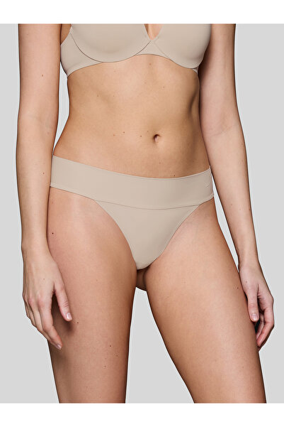 Triumph String Red Label Body Make-Up Illusion