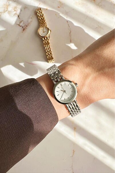 OQQO ساعة يد نسائية من كيرا بعلبة مستديرة باللون الرمادي