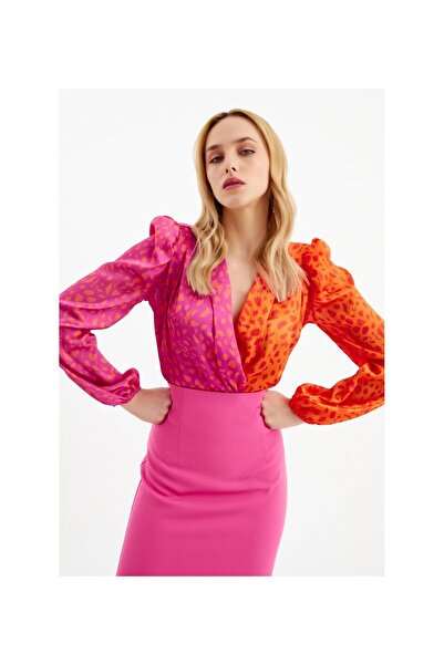 MQ A two-tone blouse with a double-layered neckline from Style – the epitome ...