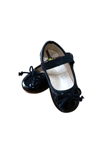 Caretta 2517 Dječji baletni moustache od lakirane kože sa mašnom Baletanke