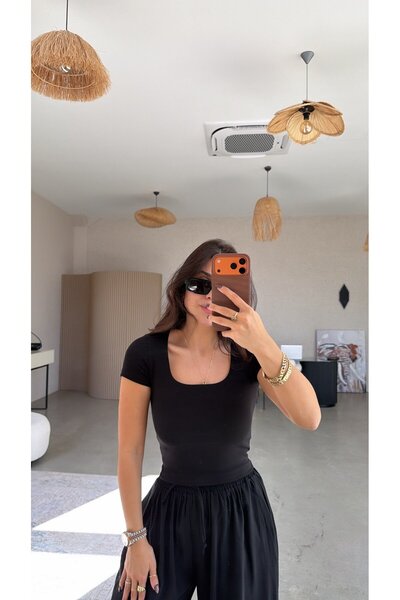 Buket Teke Μαύρο τετράγωνο γιακά Basic Βαμβάκι τεμαχίων Κοντό T-shirt