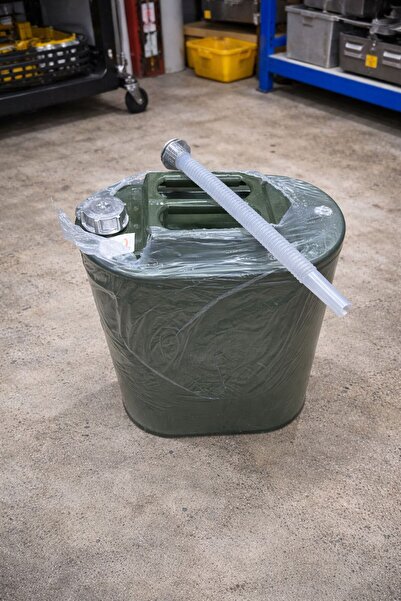 bakraj 30-liter aluminum steel gasoline fuel gallon