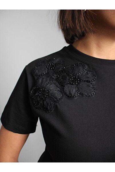 mrc Women's Flower Detail T-Shirt