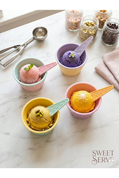 Bir Kaşıklı dondurma kasesi