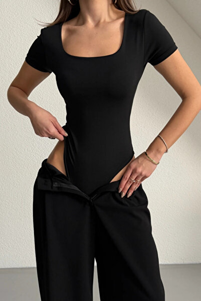MOZENA Square Neck Short Sleeve Bodysuit