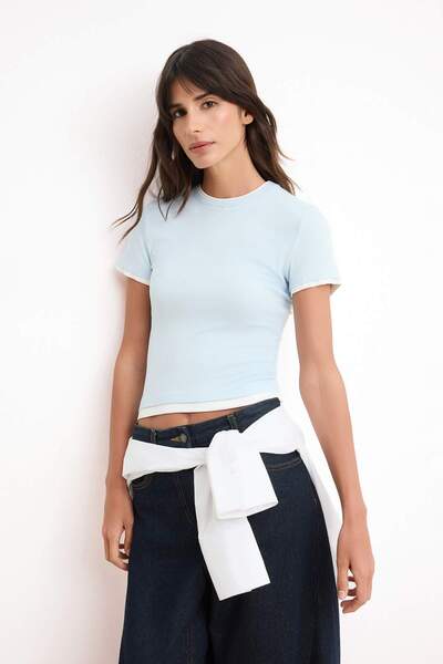 ترينديول كوليكشن ألوان متباينة تي شيرت محبوك مرن يناسب الجسم مع قماش فيسكوز/ق...