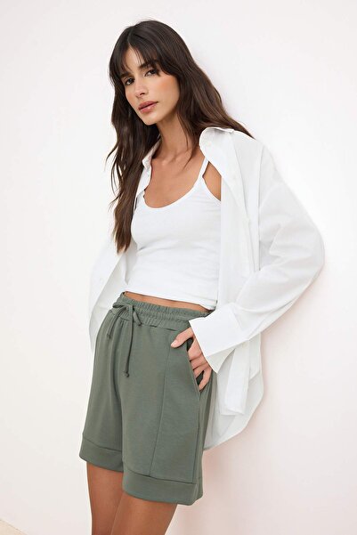 Trendyol Collection Khakifarbene, normale, kurze, modal gestrickte Shorts und...