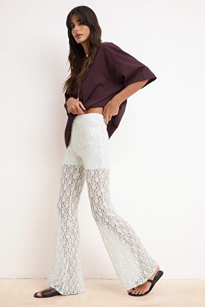 Trendyol Collection Ecru Flare/Spanish-Cut-Hose mit Knöpfen und hoher Taille ...